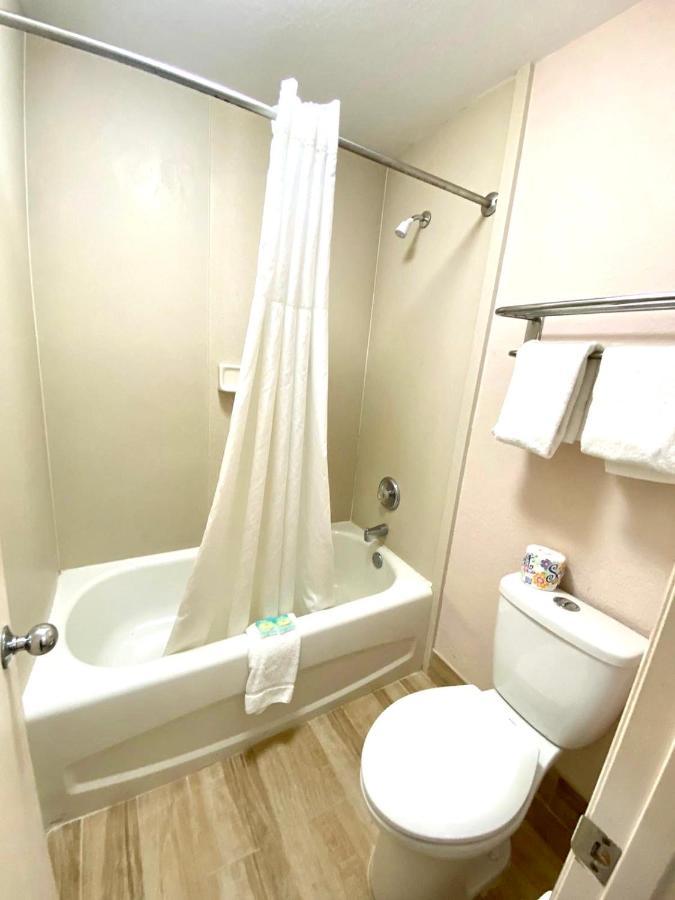 Regency Inn Fern Park Eksteriør billede